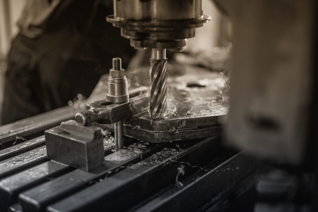 how to use an edge finder on a milling machine