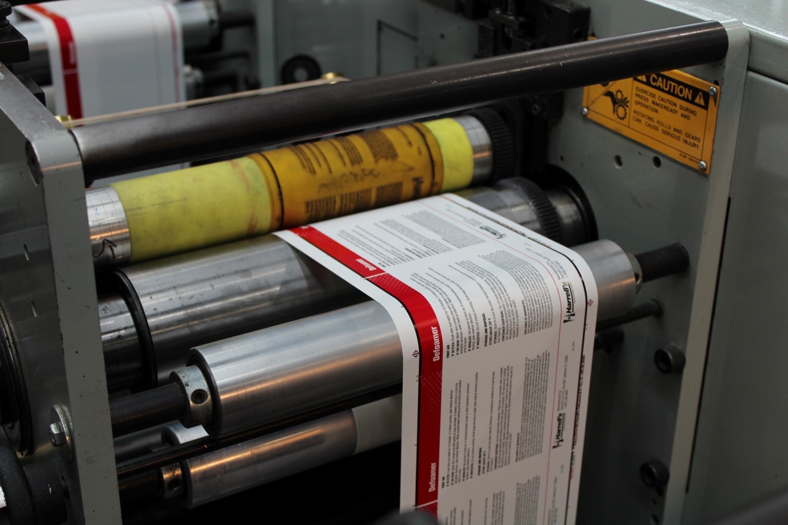 how to put label paper in printer